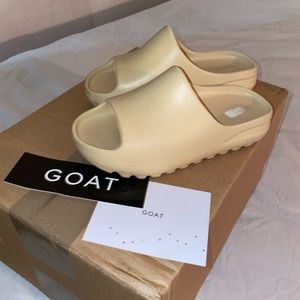 YEEZY BONE SLIDES 3Y